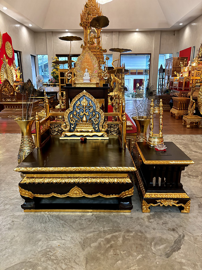 ธรรมาสน์ไม้สักแกะสลักลายดอกบัวพร้อมโต๊ะข้าง สีโอ๊คเข้ม ธรรมาสน์ไม้สักแกะสลักลายดอกบัวพร้อมโต๊ะข้าง สีโอ๊คเข้ม