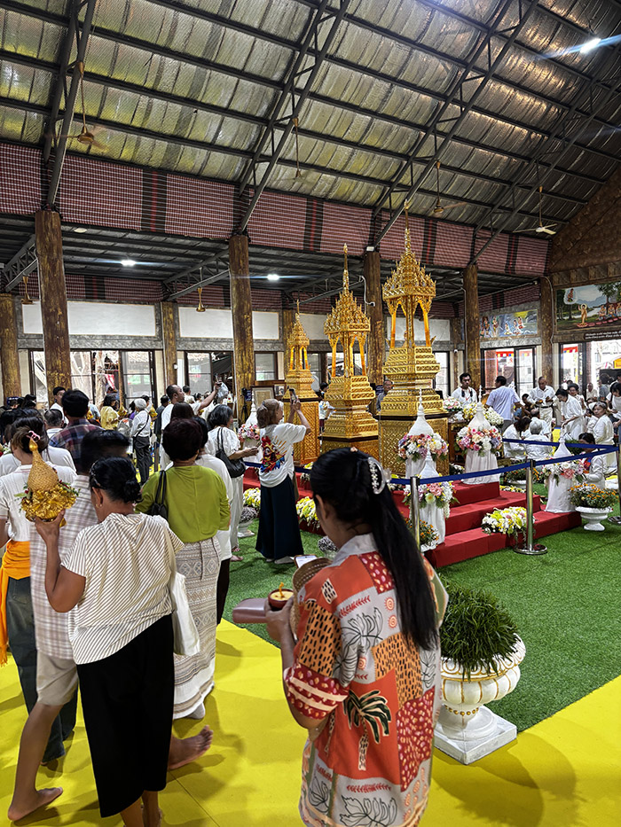 บุษบกไม้สัก จัดส่งถึงวัดป่าคลอง15 โดยทีม trilakbooks หรือ ศูนย์จัดส่งพระไตรปิฎก ทั่วไทย ไตรลักษณ์