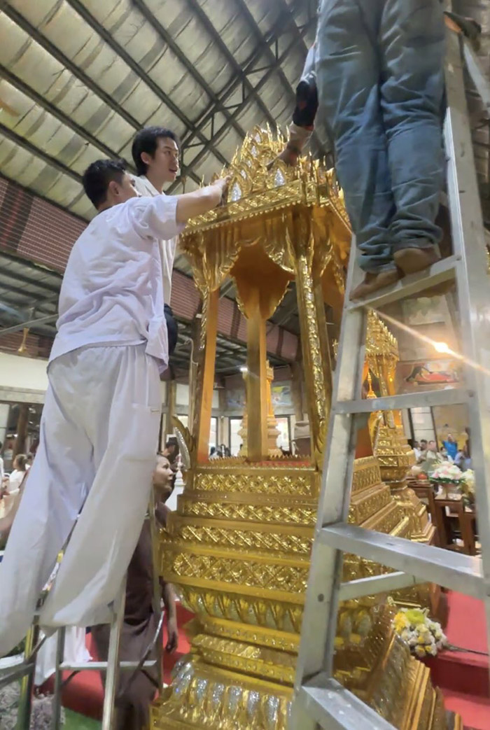 บุษบกไม้สัก จัดส่งถึงวัดป่าคลอง15 โดยทีม trilakbooks หรือ ศูนย์จัดส่งพระไตรปิฎก ทั่วไทย ไตรลักษณ์