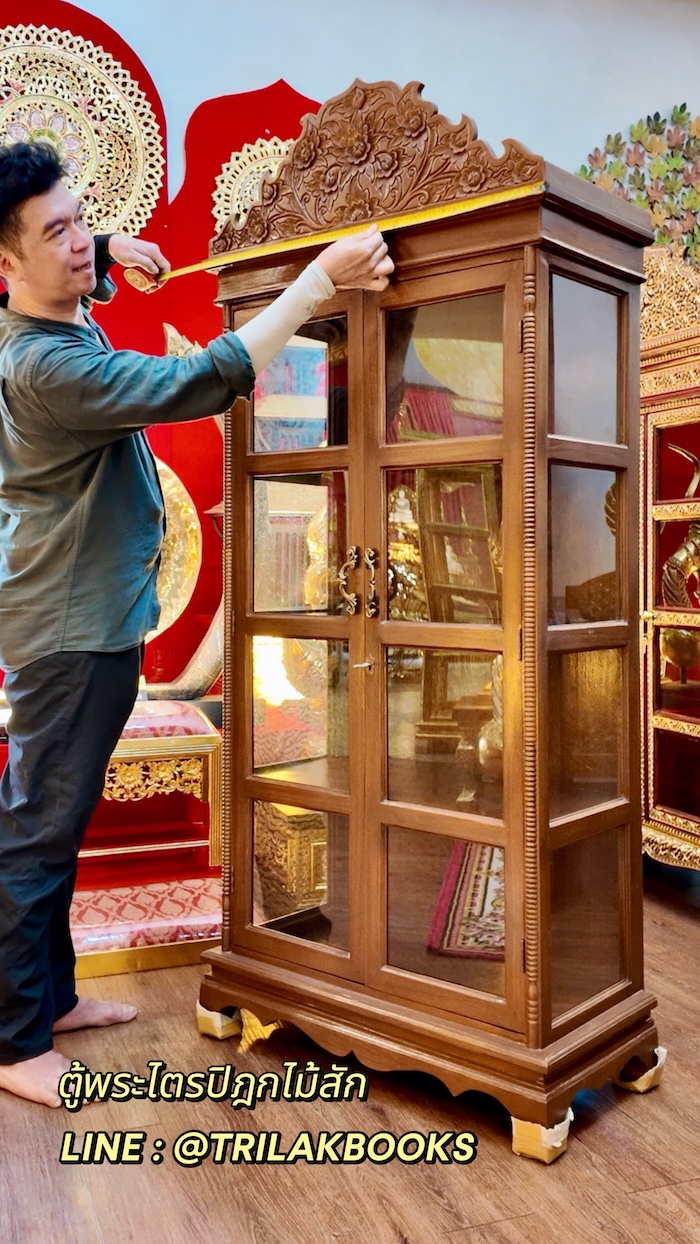 ตู้ไม้สักแท้ สำหรับ ใส่หนังสือพระไตรปิฎก สลักลายดอกพุดตาล
