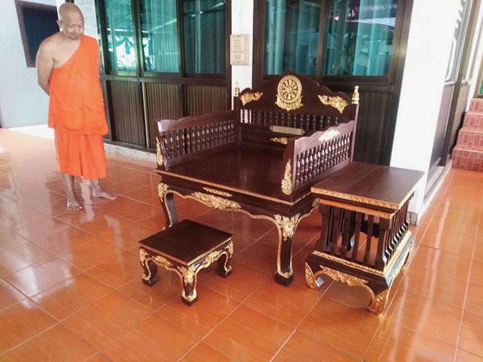 ธรรมาสน์ไม้สัก ราคา 33000 บาท ธรรมาสน์ไม้สัก ราคา 33000 บาท