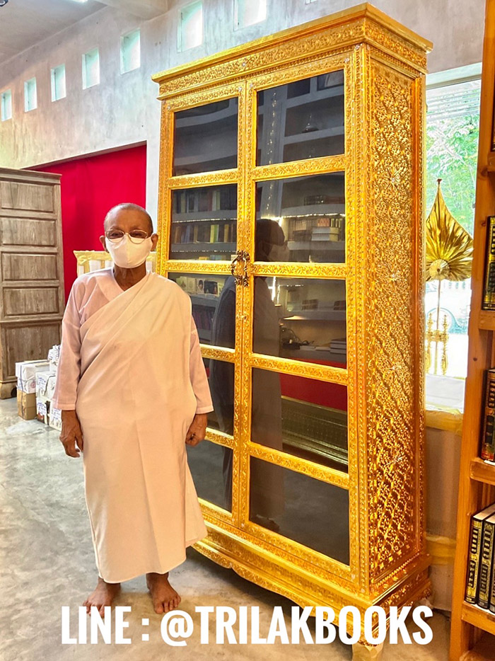 ตู้พระไตรปิฎกไม้สัก ราคา 32000 บาท