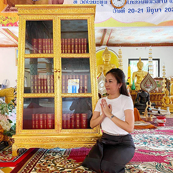 ภาพตู้พระไตรปิฎกไม้สัก 