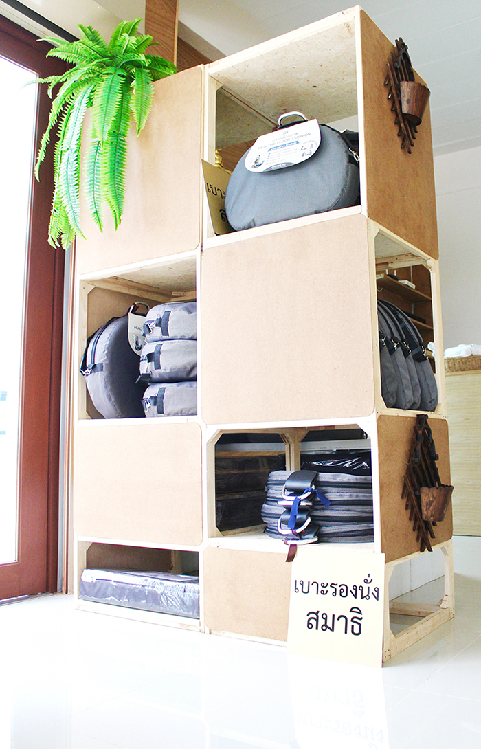 ร้านจำหน่ายหนังสือพระไตรปิฎก สาขาพุทธมณฑลสาย 5 ฝั่งตรงข้ามทางเข้าตลาดน้ำวัดดอนหวาย