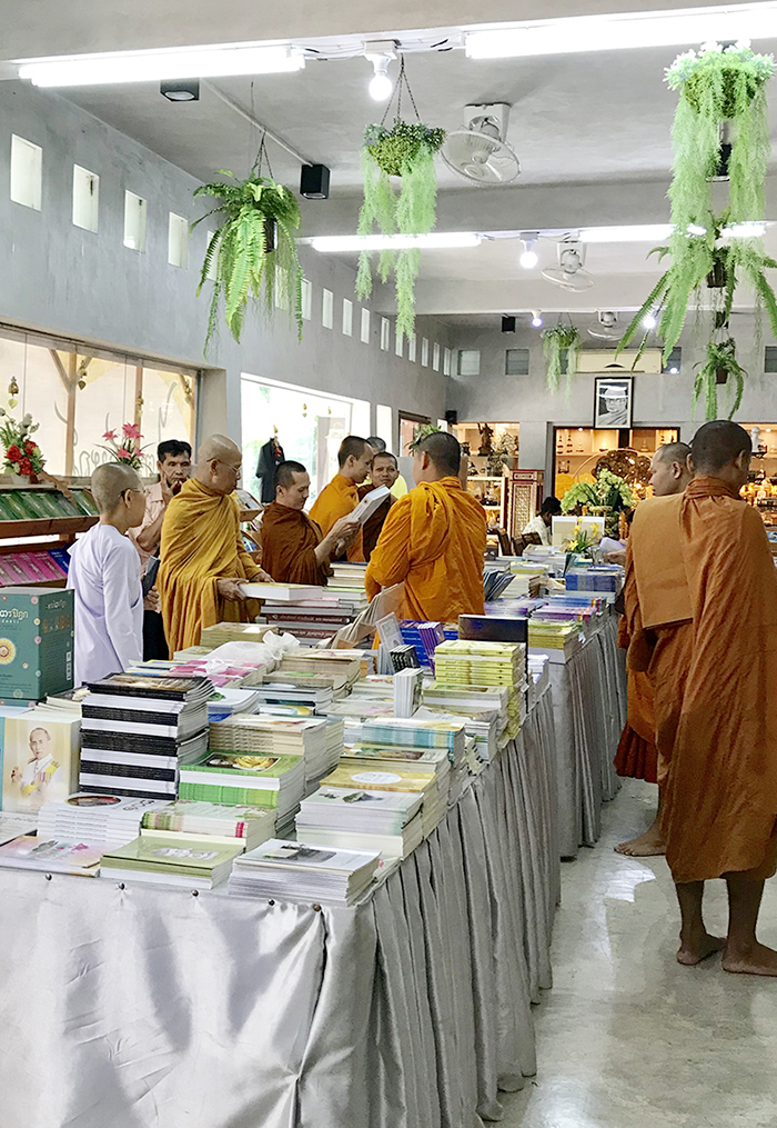 ภาพถ่าย ณ หอบรรจุพระไตรปิฎก หรือศูนย์ เผยแพร่พระไตรปิฎกและหนังสือพระพุทธศาสนาไตรลักษณ์ ภาพถ่าย ณ หอบรรจุพระไตรปิฎก หรือศูนย์ เผยแพร่พระไตรปิฎกและหนังสือพระพุทธศาสนาไตรลักษณ์