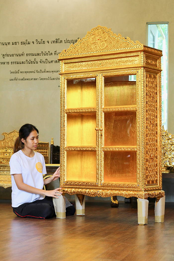 ตู้พระไตรปิฎก ทรงตรง ประดับจั่วด้านบน