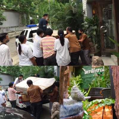 ผู้มารับตู้และหนังสือพระไตรปิฎก ในราคามูนิธิฯ