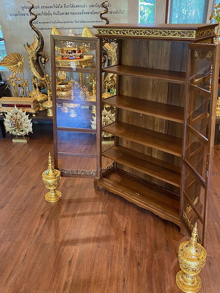 ตู้พระไตรปิกไม้สักทั้งหลัง สำหรับใส่พระไตรปิฎก 91 เล่ม ราคา18900 บาท ตู้พระไตรปิกไม้สักทั้งหลัง สำหรับใส่พระไตรปิฎก 91 เล่ม ราคา18900 บาท