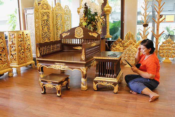 ธรรมาสน์ ที่นั่งสำหรับพระภิกษุสงฆ์ งานไม้สักแกะสลักทั้งชุด ราคา 33000 บาท ธรรมาสน์ ที่นั่งสำหรับพระภิกษุสงฆ์ งานไม้สักแกะสลักทั้งชุด ราคา 33000 บาท