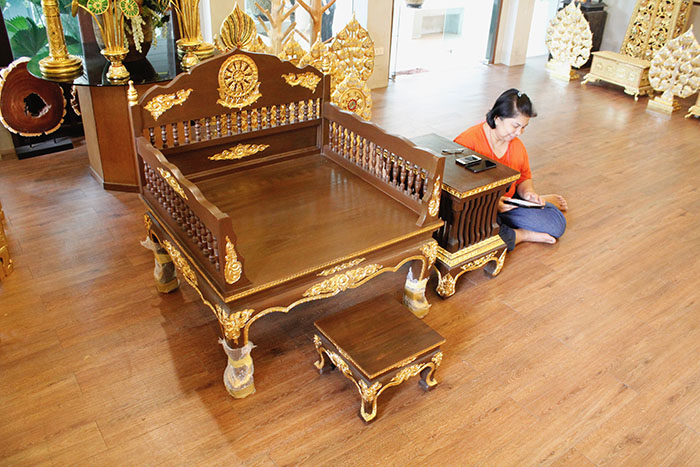 ธรรมาสน์ ที่นั่งสำหรับพระภิกษุสงฆ์ งานไม้สักแกะสลักทั้งชุด ราคา 33000 บาท ธรรมาสน์ ที่นั่งสำหรับพระภิกษุสงฆ์ งานไม้สักแกะสลักทั้งชุด ราคา 33000 บาท