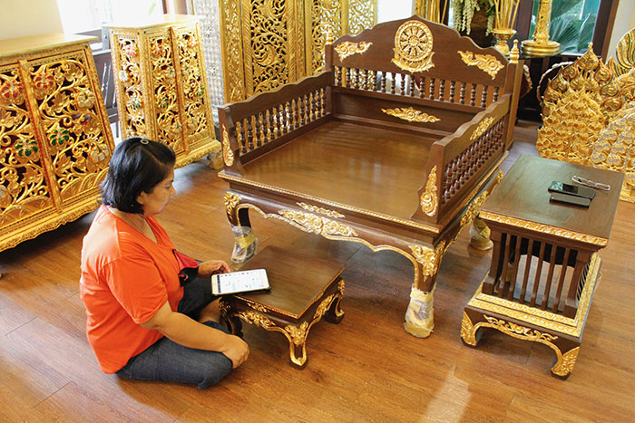 ธรรมาสน์ ที่นั่งสำหรับพระภิกษุสงฆ์ งานไม้สักแกะสลักทั้งชุด ราคา 33000 บาท ธรรมาสน์ ที่นั่งสำหรับพระภิกษุสงฆ์ งานไม้สักแกะสลักทั้งชุด ราคา 33000 บาท