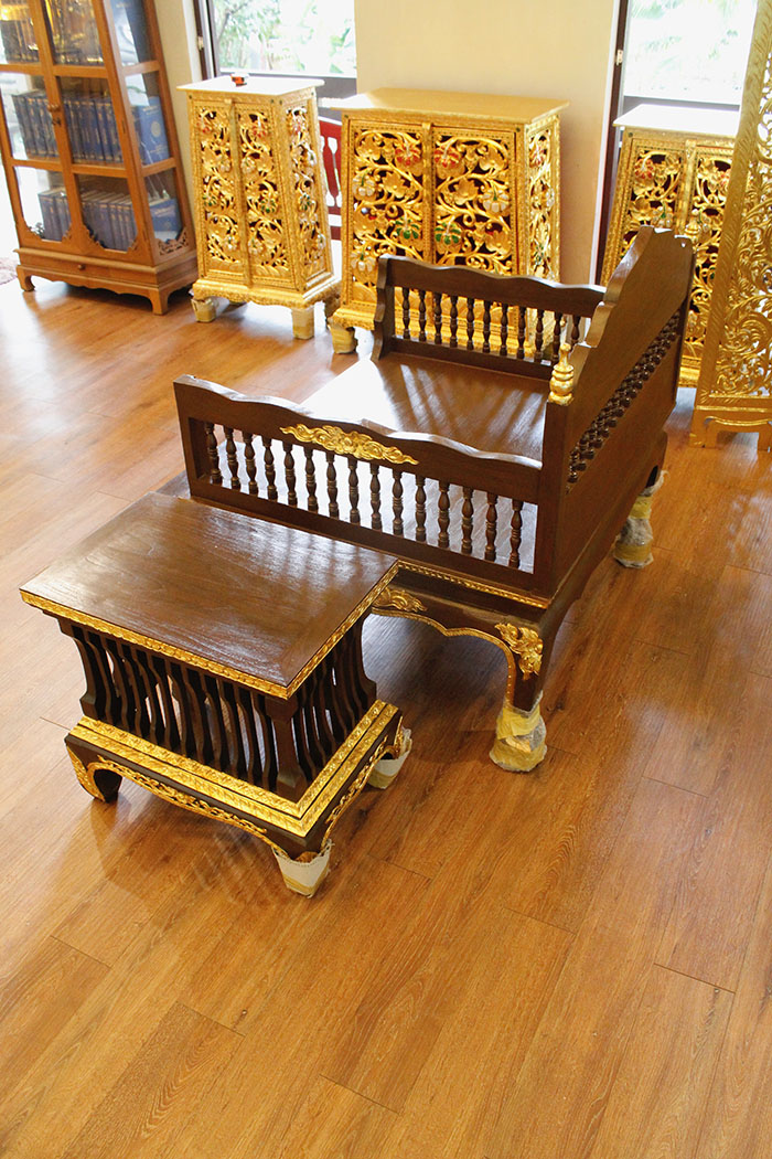 ธรรมาสน์ ที่นั่งสำหรับพระภิกษุสงฆ์ งานไม้สักแกะสลักทั้งชุด ราคา 33000 บาท ธรรมาสน์ ที่นั่งสำหรับพระภิกษุสงฆ์ งานไม้สักแกะสลักทั้งชุด ราคา 33000 บาท
