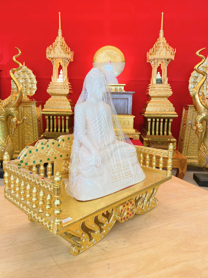 ฐานพระปิดทอง (แหย่ง) งานไม้สักปิดทอง ทั้งหลัง 