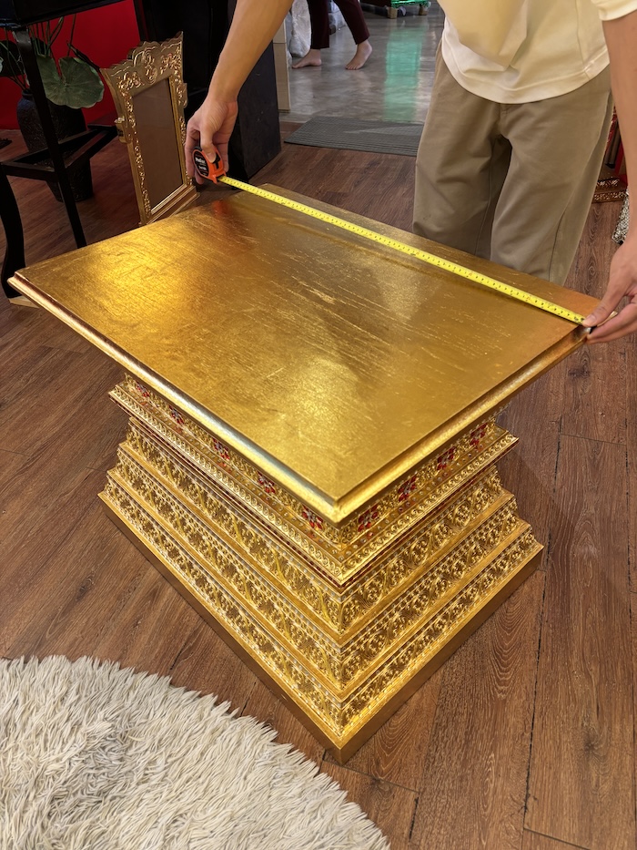 ฐานพระไม้สักทั้งหลัง ปิดทองเดินลายเส้น 
ราคา 16500 บาท สำหรับตกแต่งห้องพระ และห้องรับแขก
ตกแต่งบ้าน โรงแรม และรีสอร์ท 