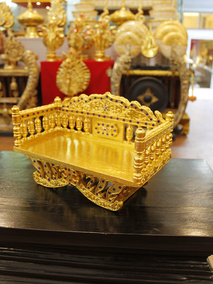 ฐานพระปิดทอง (แหย่ง) งานไม้สักปิดทอง ทั้งหลัง