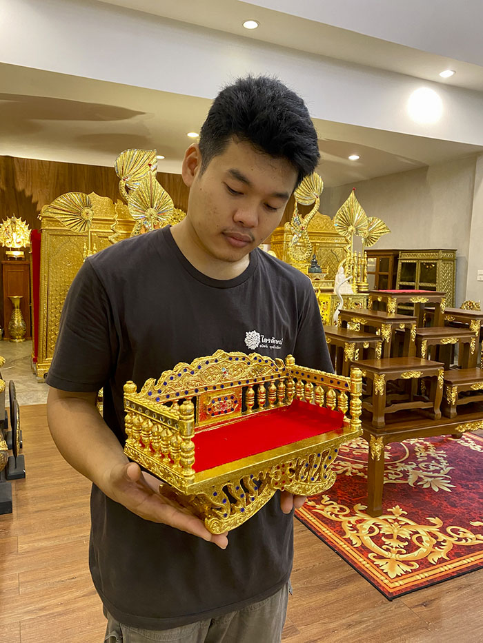 ฐานพระปิดทอง (แหย่ง) งานไม้สักปิดทอง ทั้งหลัง