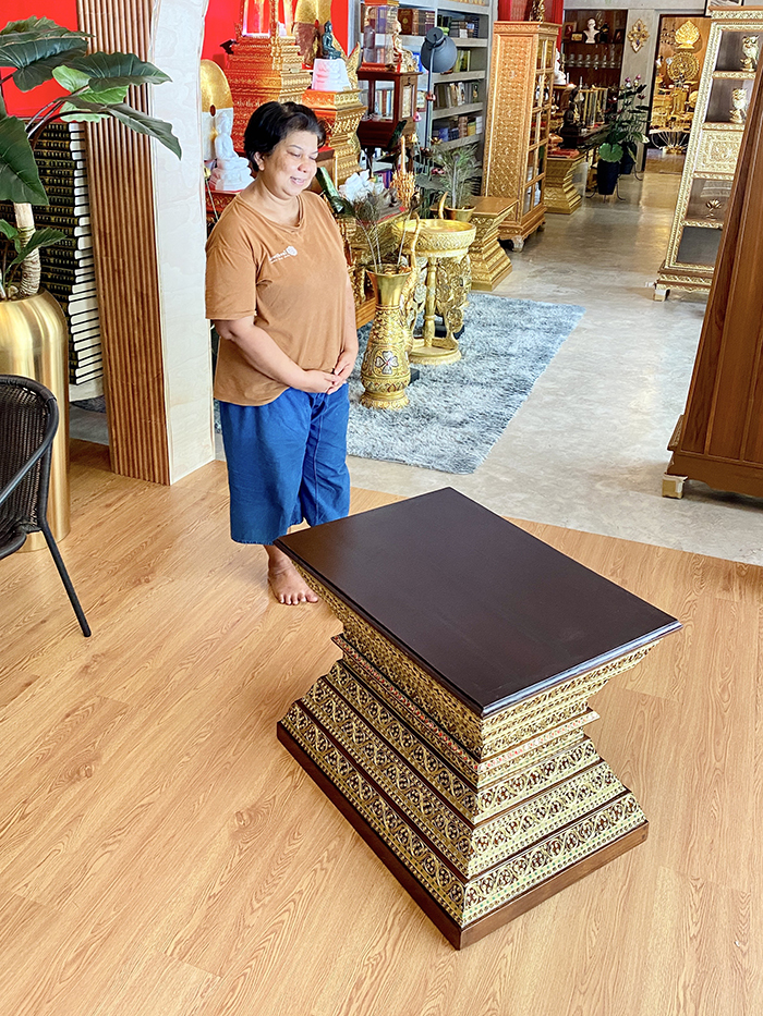 ฐานพระ แท่นพระไม้สัก-สีน้ำตาลเข้ม 12,500 บาท