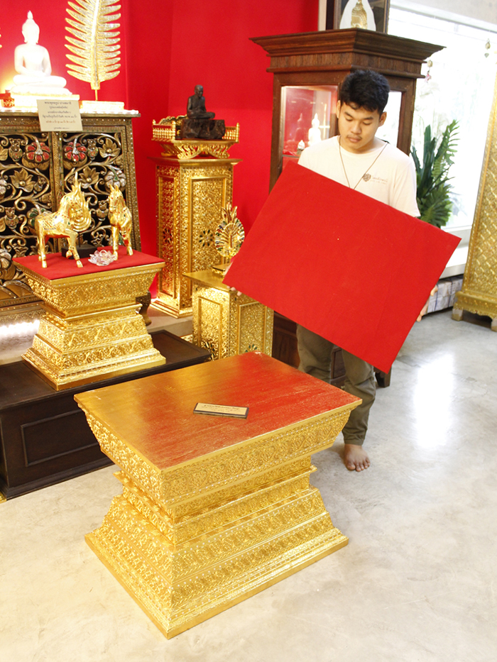 ฐานพระปิดทอง งานไม้สักทั้งหลัง ขนาดใหญ่