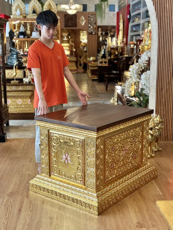 ฐานพระไม้สักทั้งหลัง ปิดทองเดินลายเส้น ลายดอกไม้
ราคา 45000 บาท สำหรับตกแต่งห้องพระ และห้องรับแขก
ตกแต่งบ้าน โรงแรม และรีสอร์ท ฐานพระไม้สักทั้งหลัง ปิดทองเดินลายเส้น ลายดอกไม้
ราคา 45000 บาท สำหรับตกแต่งห้องพระ และห้องรับแขก
ตกแต่งบ้าน โรงแรม และรีสอร์ท 