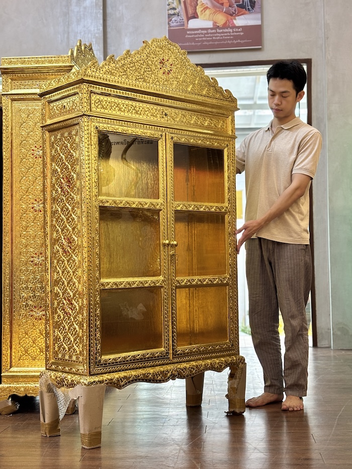 ตู้พระไตรปิฎก ทรงตรง ประดับจั่วด้านบน