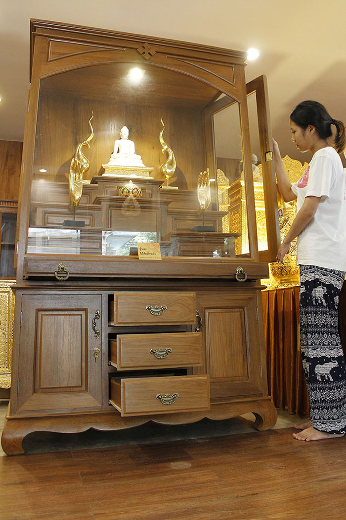 ตู้พระ สำหรับ วางองค์พระพุทธรูป
กระจกหนา อย่างดี ทั้ง 3 ด้าน ขนาดใหญ่
แยก 2 ชั้น