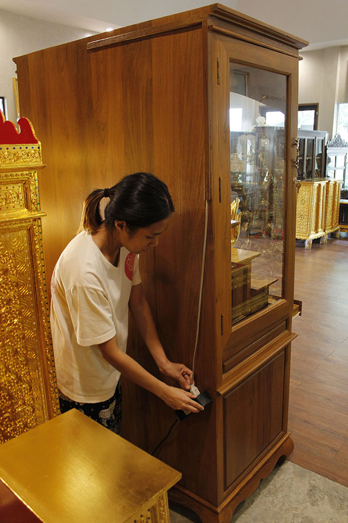 ตู้พระ สำหรับ วางองค์พระพุทธรูป
กระจกหนา อย่างดี ทั้ง 3 ด้าน ขนาดใหญ่
แยก 2 ชั้น