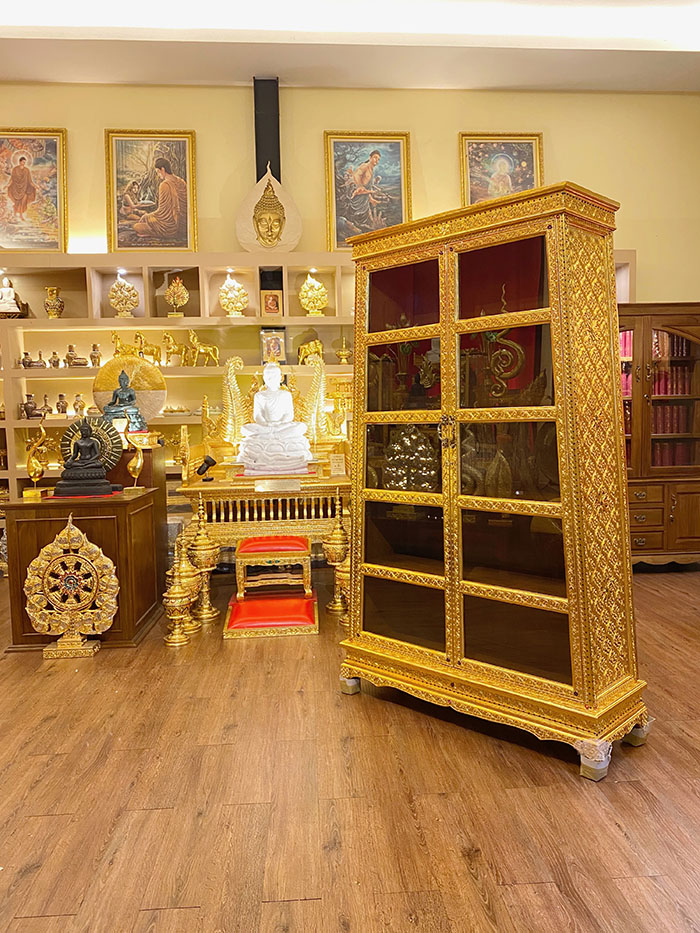 ตู้พระไตรปิฎกไม้สัก ทรงโบราณ ขนาดใหญ่ สำหรับ ใส่หนังสือพระไตรปิฎก ภาษาไทย 91 เล่ม ราคา 22000 บาท