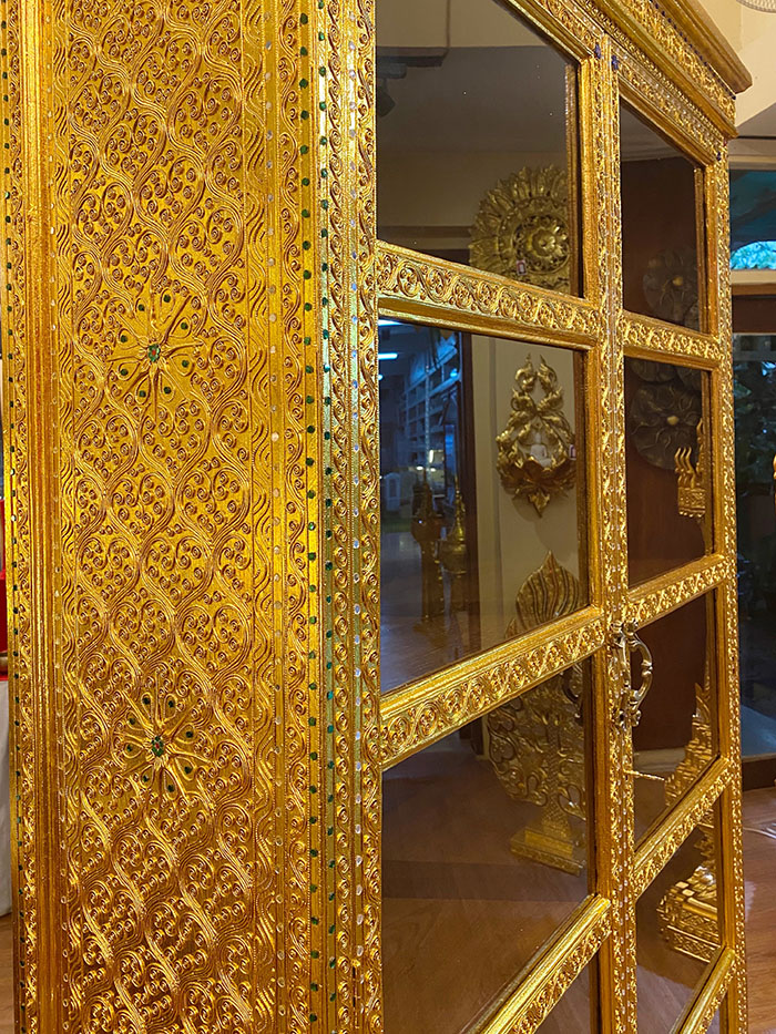 ตู้พระไตรปิฎกไม้สัก ราคา 32000 บาท