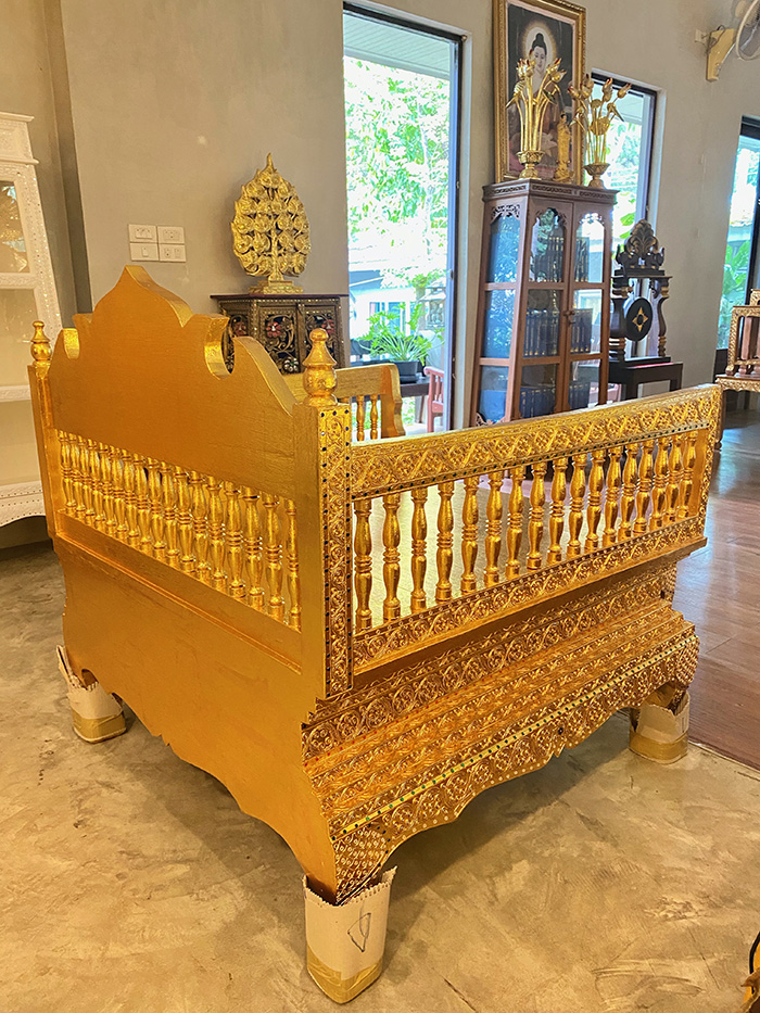 ธรรมาสน์ไม้สัก ปิดทอง ทั้งชุด 33000 บาท ธรรมาสน์ไม้สัก ปิดทอง ทั้งชุด 33000 บาท