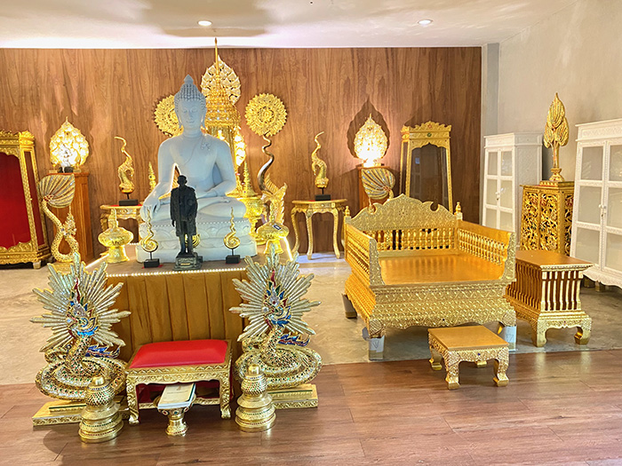 ธรรมาสน์ไม้สัก ปิดทอง ทั้งชุด 33000 บาท ธรรมาสน์ไม้สัก ปิดทอง ทั้งชุด 33000 บาท