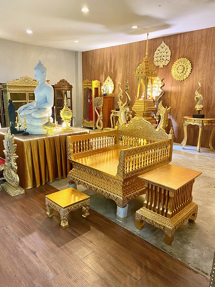 ธรรมาสน์ไม้สัก ปิดทอง ทั้งชุด 33000 บาท ธรรมาสน์ไม้สัก ปิดทอง ทั้งชุด 33000 บาท