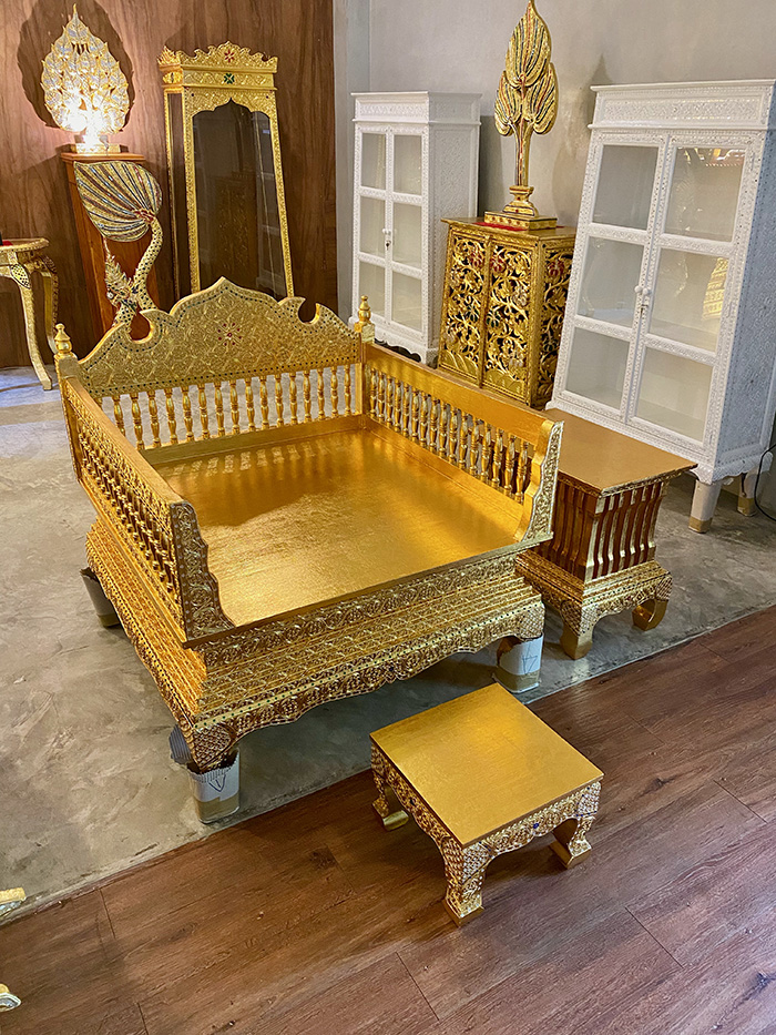 ธรรมาสน์ไม้สัก ปิดทอง ทั้งชุด 33000 บาท ธรรมาสน์ไม้สัก ปิดทอง ทั้งชุด 33000 บาท