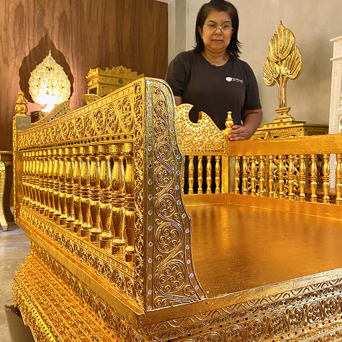 ธรรมาสน์ไม้สัก ปิดทอง ทั้งชุด 33000 บาท ธรรมาสน์ไม้สัก ปิดทอง ทั้งชุด 33000 บาท
