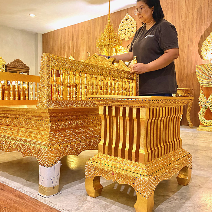 ธรรมาสน์ไม้สัก ปิดทอง ทั้งชุด 33000 บาท ธรรมาสน์ไม้สัก ปิดทอง ทั้งชุด 33000 บาท