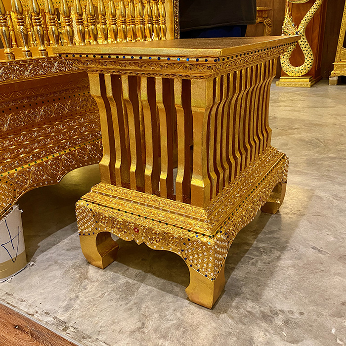 ธรรมาสน์ไม้สัก ปิดทอง ทั้งชุด 33000 บาท ธรรมาสน์ไม้สัก ปิดทอง ทั้งชุด 33000 บาท