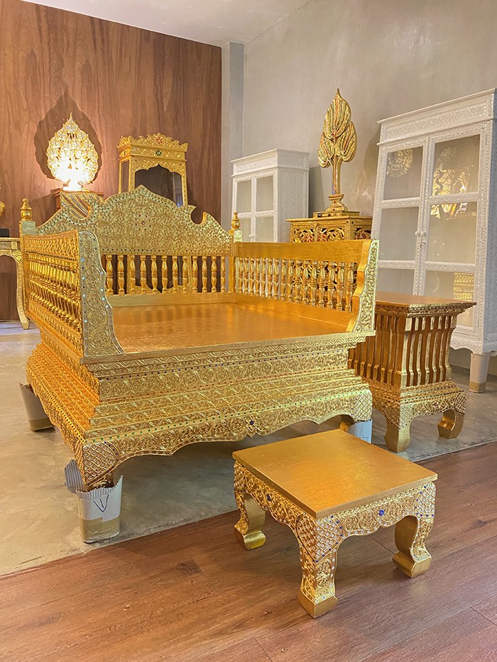 ธรรมาสน์ไม้สัก ปิดทอง ทั้งชุด 33000 บาท ธรรมาสน์ไม้สัก ปิดทอง ทั้งชุด 33000 บาท