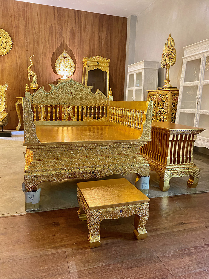 ธรรมาสน์ไม้สัก ปิดทอง ทั้งชุด 33000 บาท ธรรมาสน์ไม้สัก ปิดทอง ทั้งชุด 33000 บาท