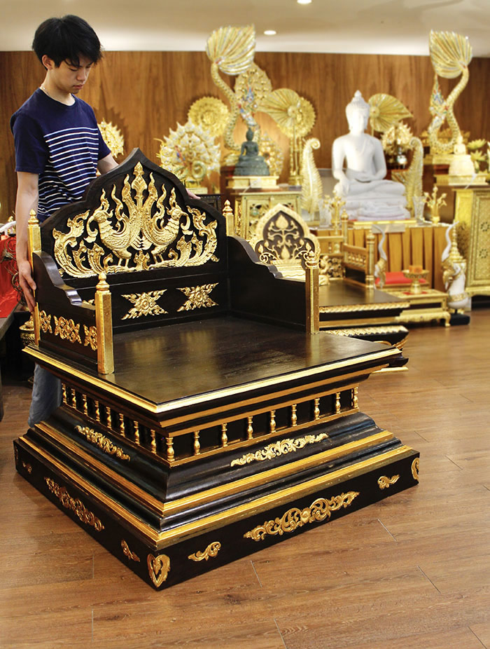 ธรรมาสน์ ไม้สักปิดทอง ทั้งชุด
งานไม้แกะสลักด้วยงานฝีมือ ปิดทองทั้งหลัง
ราคา 35,000 บาท
