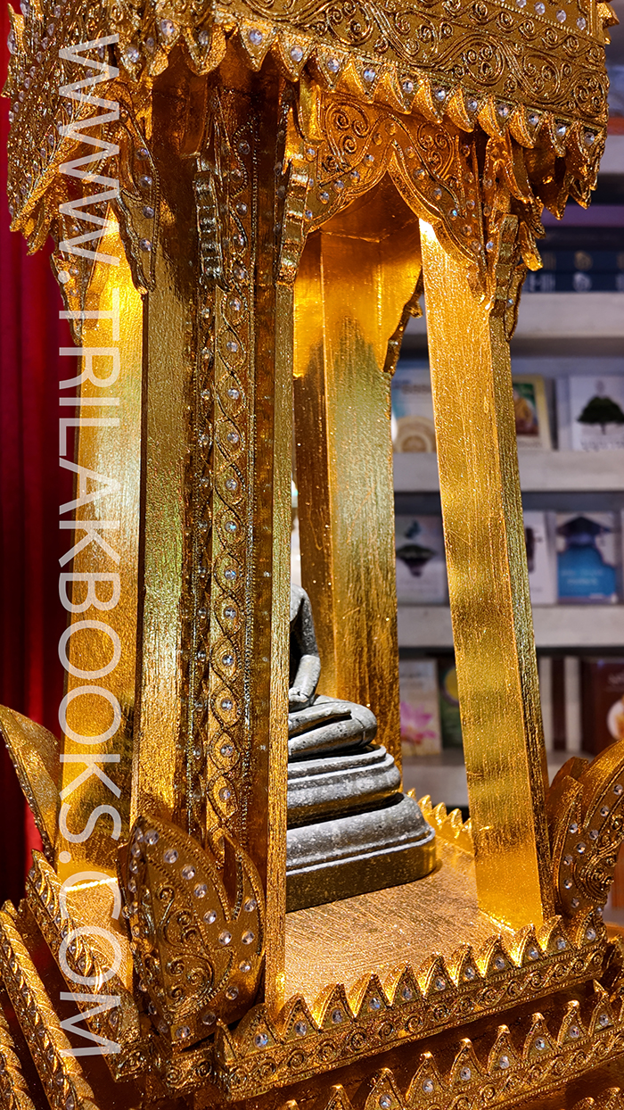 ภาพภายในห้องบรรจุพระพุทธรูป ภายในบุษบกหลังนี้ เป็นงานปิดทองคำเปลวเทคนิคเดียวกันกับการปิดทองคำองค์พระ ภาพภายในห้องบรรจุพระพุทธรูป ภายในบุษบกหลังนี้ เป็นงานปิดทองคำเปลวเทคนิคเดียวกันกับการปิดทองคำองค์พระ