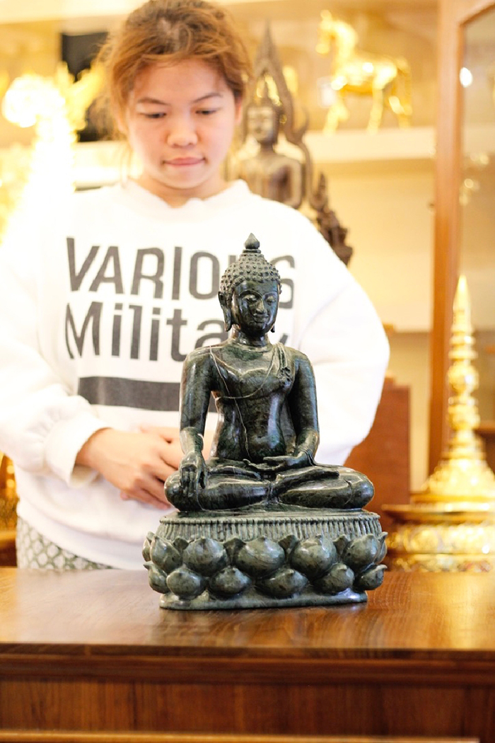 พระพุทธรูปแกะสลัก ปางมารวิชัย (ปางชนะมาร)
ขนาด หน้าตัก 9 นิ้ว แกะสลักจากหินอ่อนเขียวประเทศอินเดีย พระพุทธรูปแกะสลัก ปางมารวิชัย (ปางชนะมาร)
ขนาด หน้าตัก 9 นิ้ว แกะสลักจากหินอ่อนเขียวประเทศอินเดีย