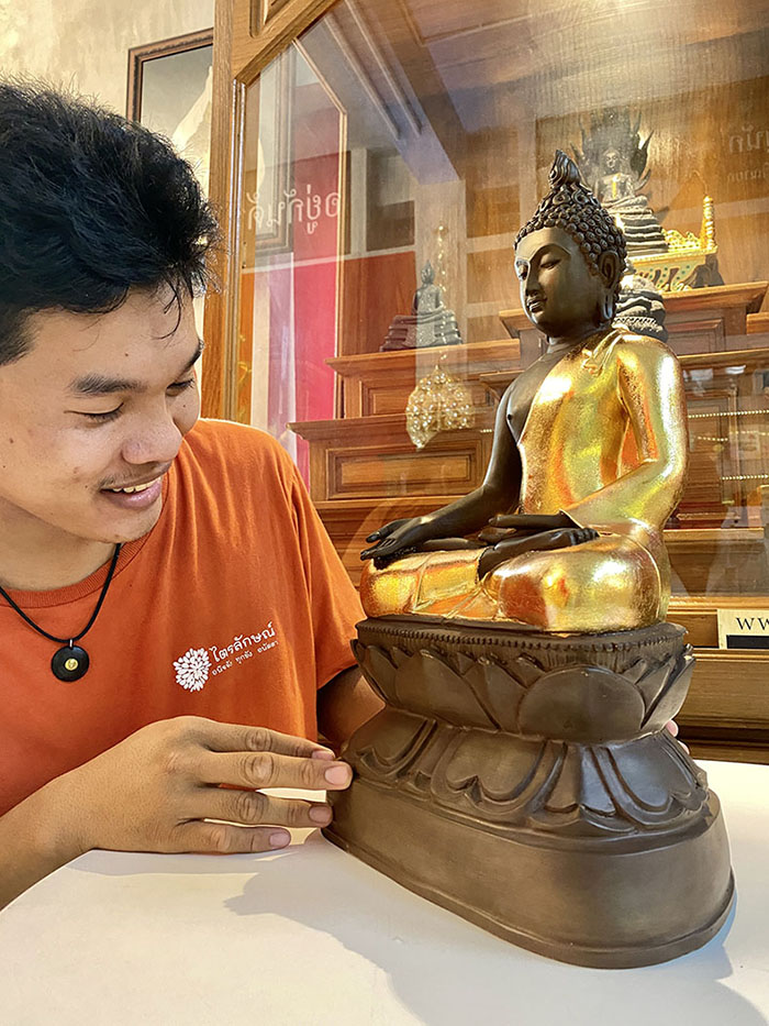 พระปางไพรีพินาศ หน้าตัก 9 นิ้วแร่เขาอึมครึม พระปางไพรีพินาศ หน้าตัก 9 นิ้วแร่เขาอึมครึม