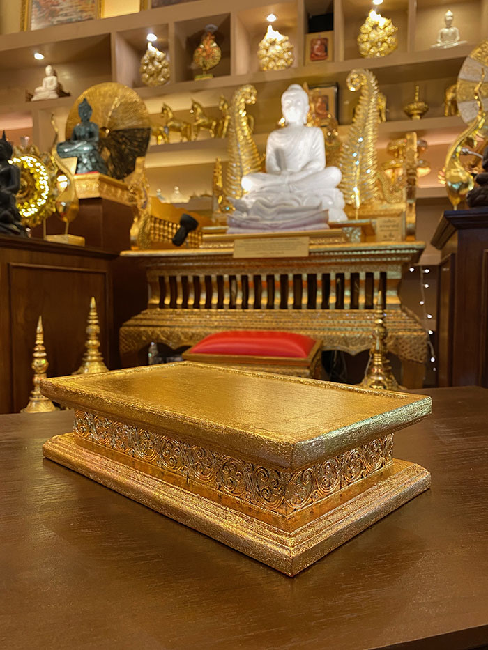 ฐานพระไม้ ลงรักปิดทอง ขนาด 30cm*18cm*7cm
สุดยอดงานหัตถ์กรรม ช่างช่างฝีมือมือ ผู้ชำนาญการ  ราคา 600 บาท