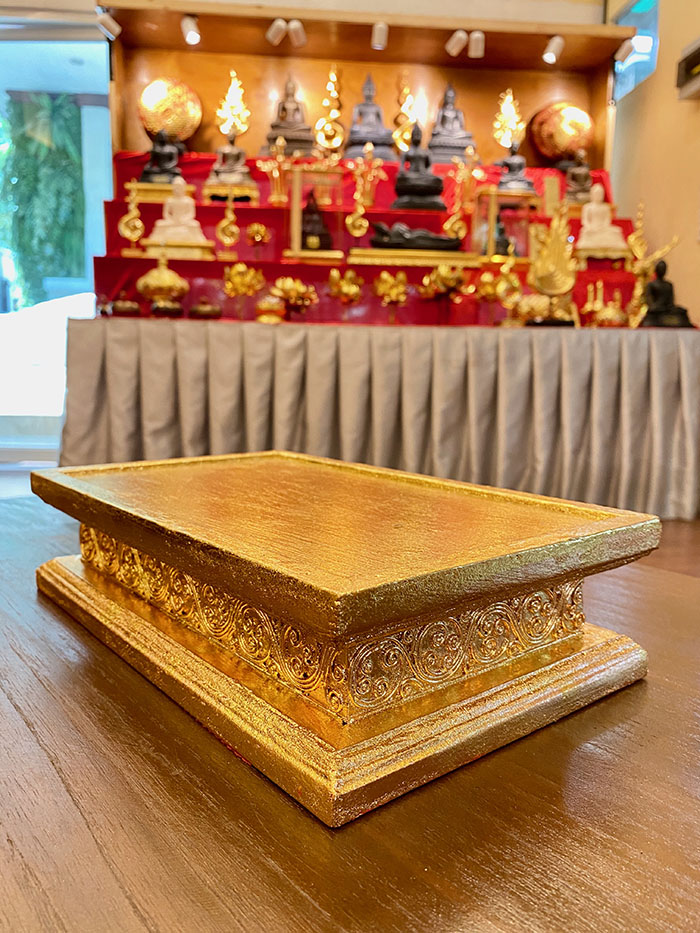 ฐานพระไม้ ลงรักปิดทอง ขนาด 30cm*18cm*7cm
สุดยอดงานหัตถ์กรรม ช่างช่างฝีมือมือ ผู้ชำนาญการ  ราคา 600 บาท