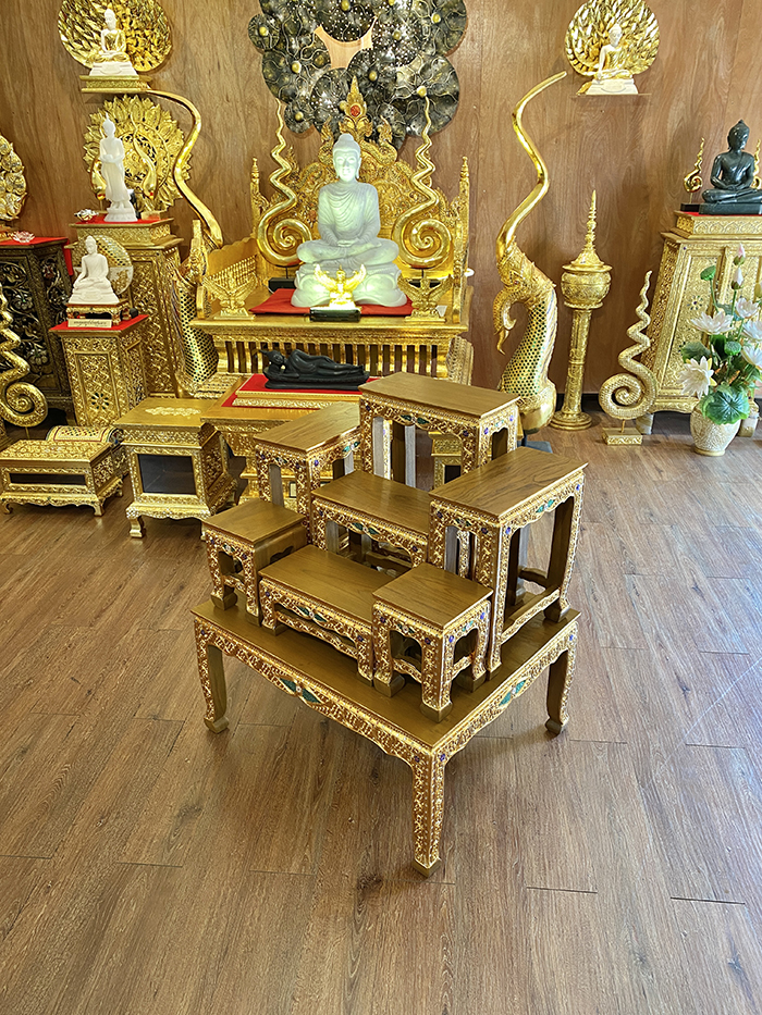 โต๊ะหมู่บูชา ไม้สักแท้ทั้งชุด ราคา 9900 บาท