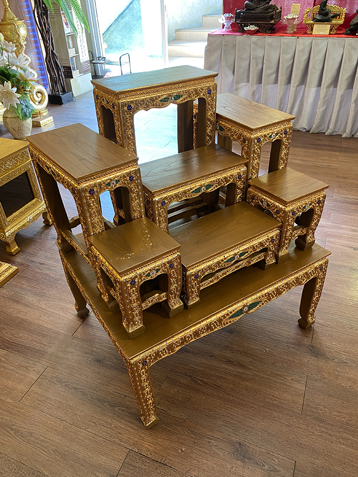 โต๊ะหมู่บูชา ไม้สักแท้ทั้งชุด ราคา 9900 บาท