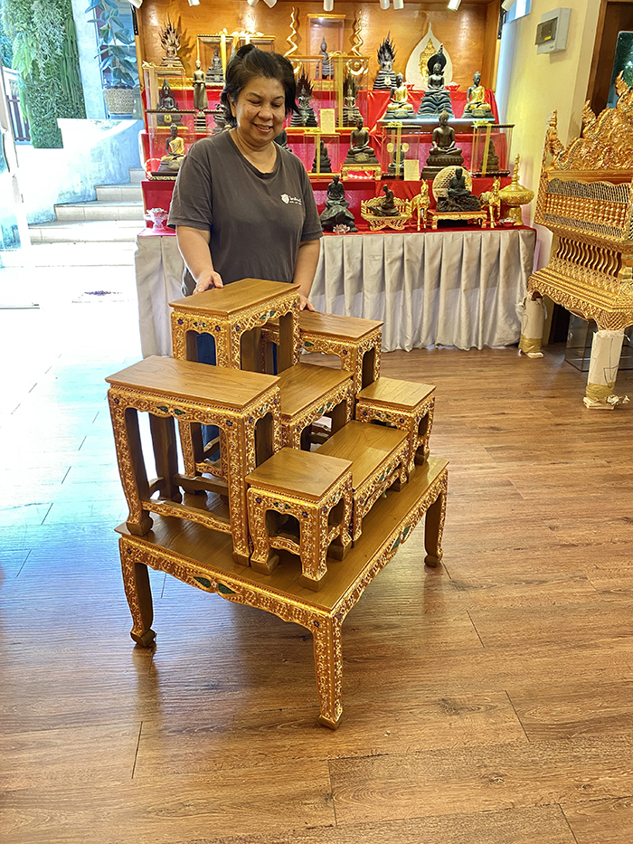 โต๊ะหมู่บูชา ไม้สักแท้ทั้งชุด ราคา 9900 บาท