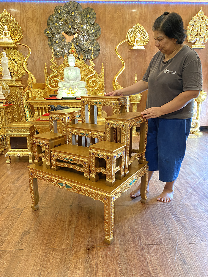 โต๊ะหมู่บูชา ไม้สักแท้ทั้งชุด ราคา 9900 บาท