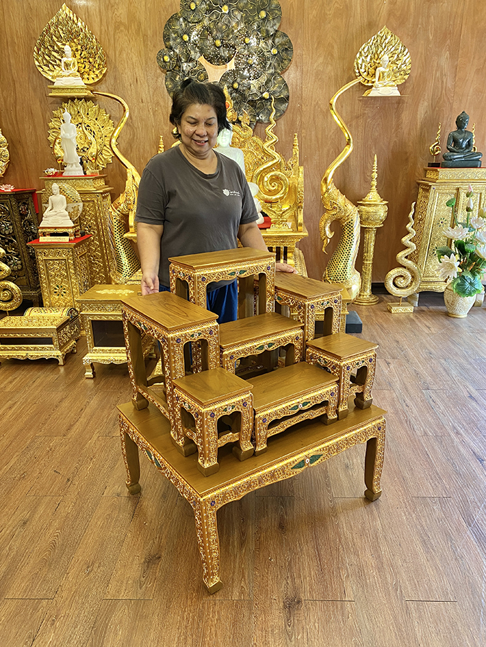 โต๊ะหมู่บูชา ไม้สักแท้ทั้งชุด ราคา 9900 บาท